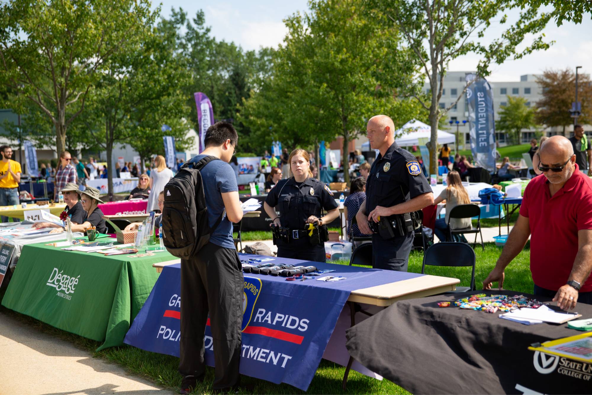 Student speaking with Grand Rapids Police Department Recruiting